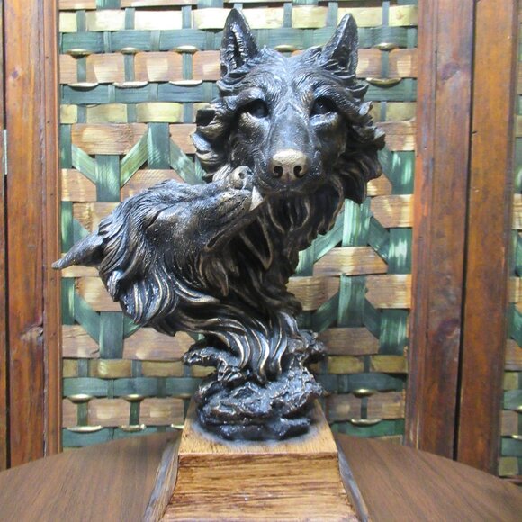 Resin and Wood Wolf Bronzed Wildlife Statue - Picture 1 of 11